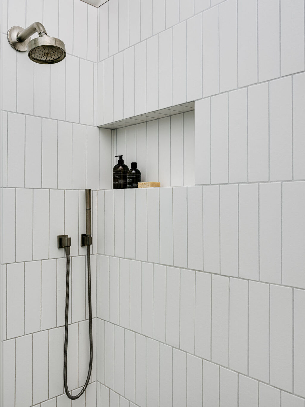 30 Different White Subway Tile Shower Designs | Fireclay Tile