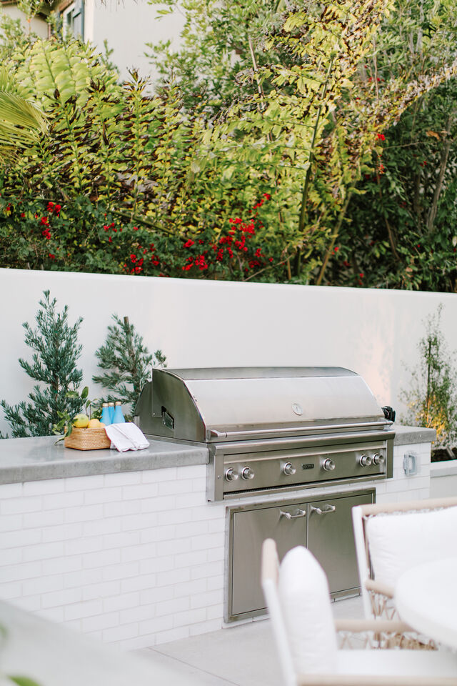 White Brick BBQ Island with Bar Fireclay Tile