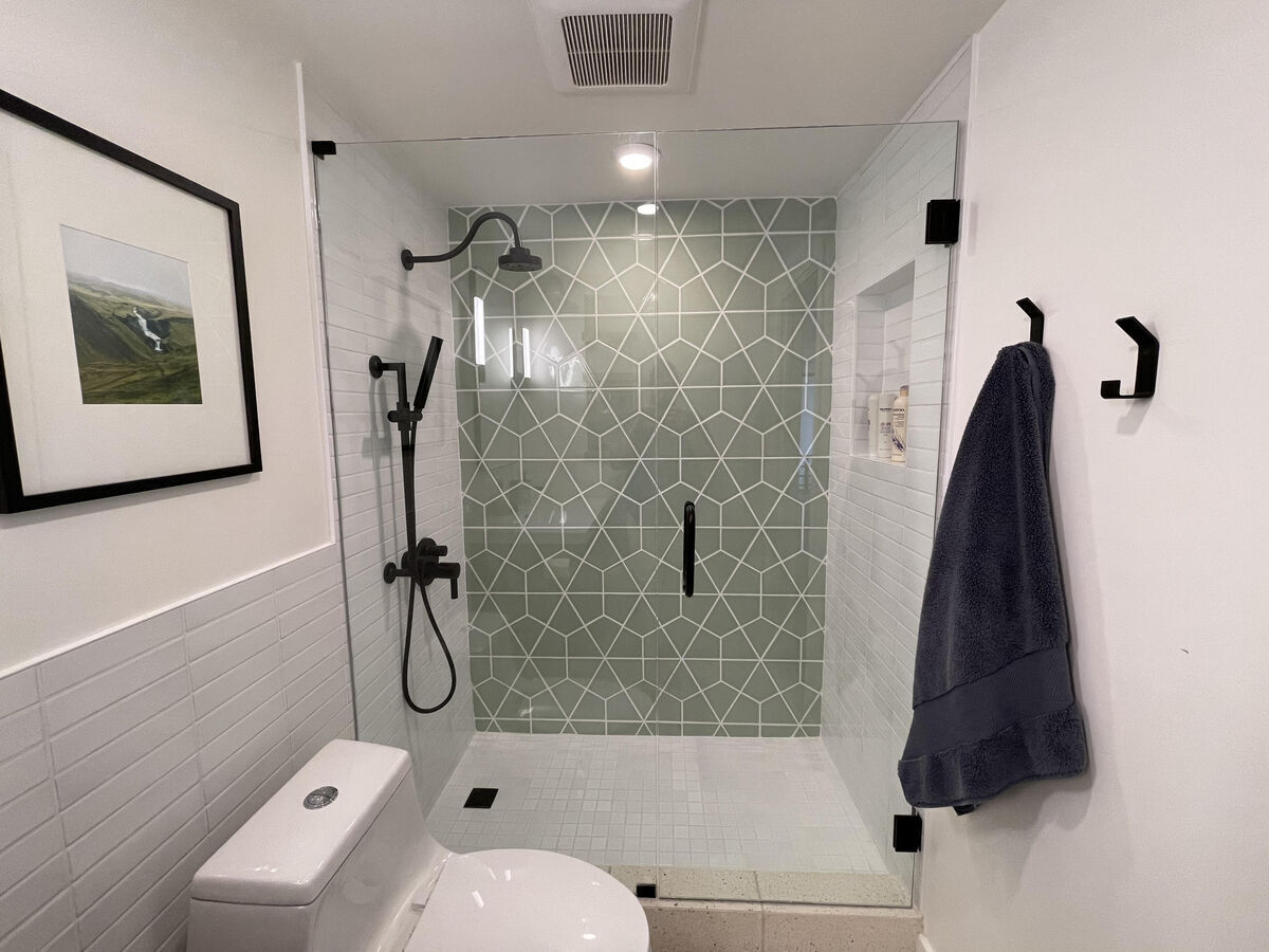 40 Eye-Catching Bathroom Accent Wall Ideas | Fireclay Tile